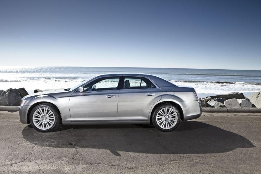  Chrysler 300C Glacier Edition 2013 года  (фото 2 из 31)